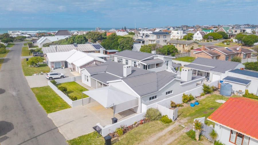 7 Bedroom Property for Sale in Struisbaai Western Cape
